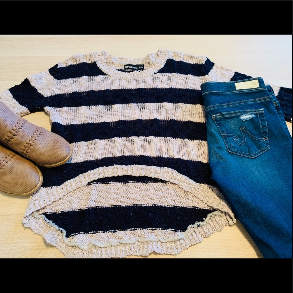 GUC. Striped sweater. Size Medium by corpus brand.
